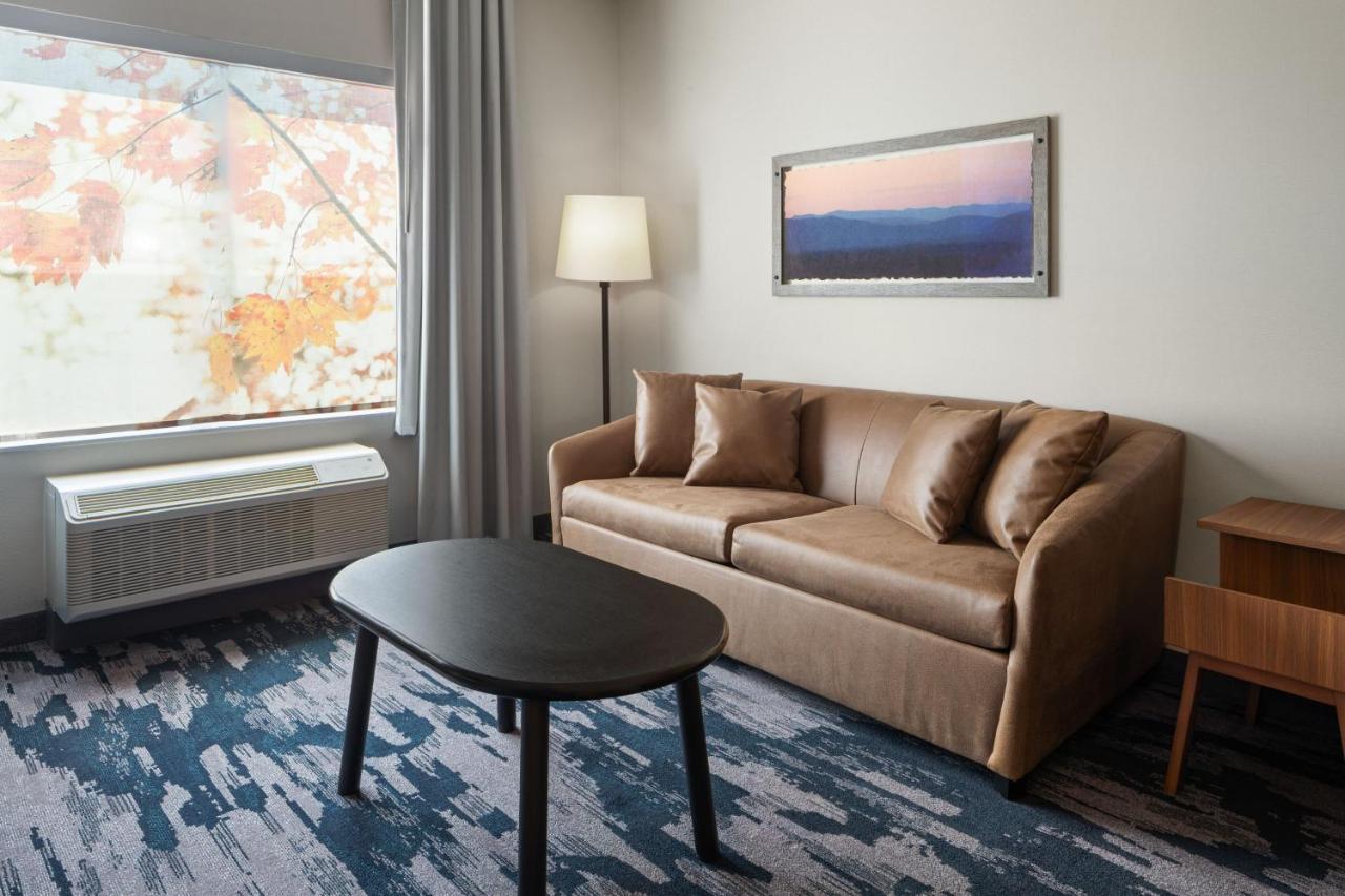 Fairfield By Marriott Inn & Suites Whitsett Greensboro East Eksteriør billede